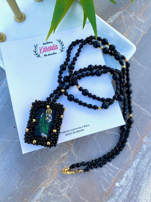 KD230020CH-Collar de Escapulario San Judas Tadeo Negro con detalles de Chapa