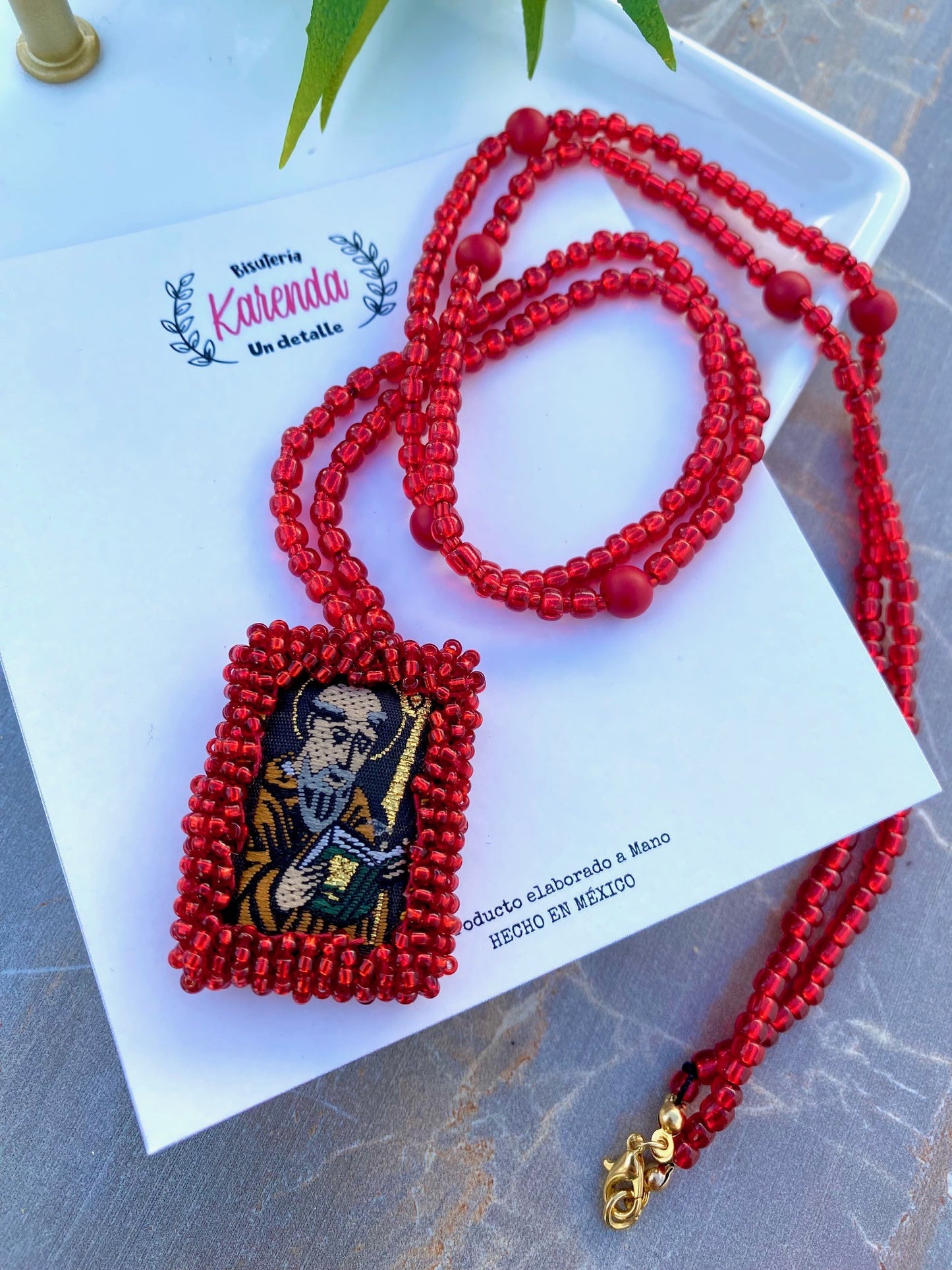 KD050138RO- Collar de Escapulario Bordado de San Benito con Chaquira