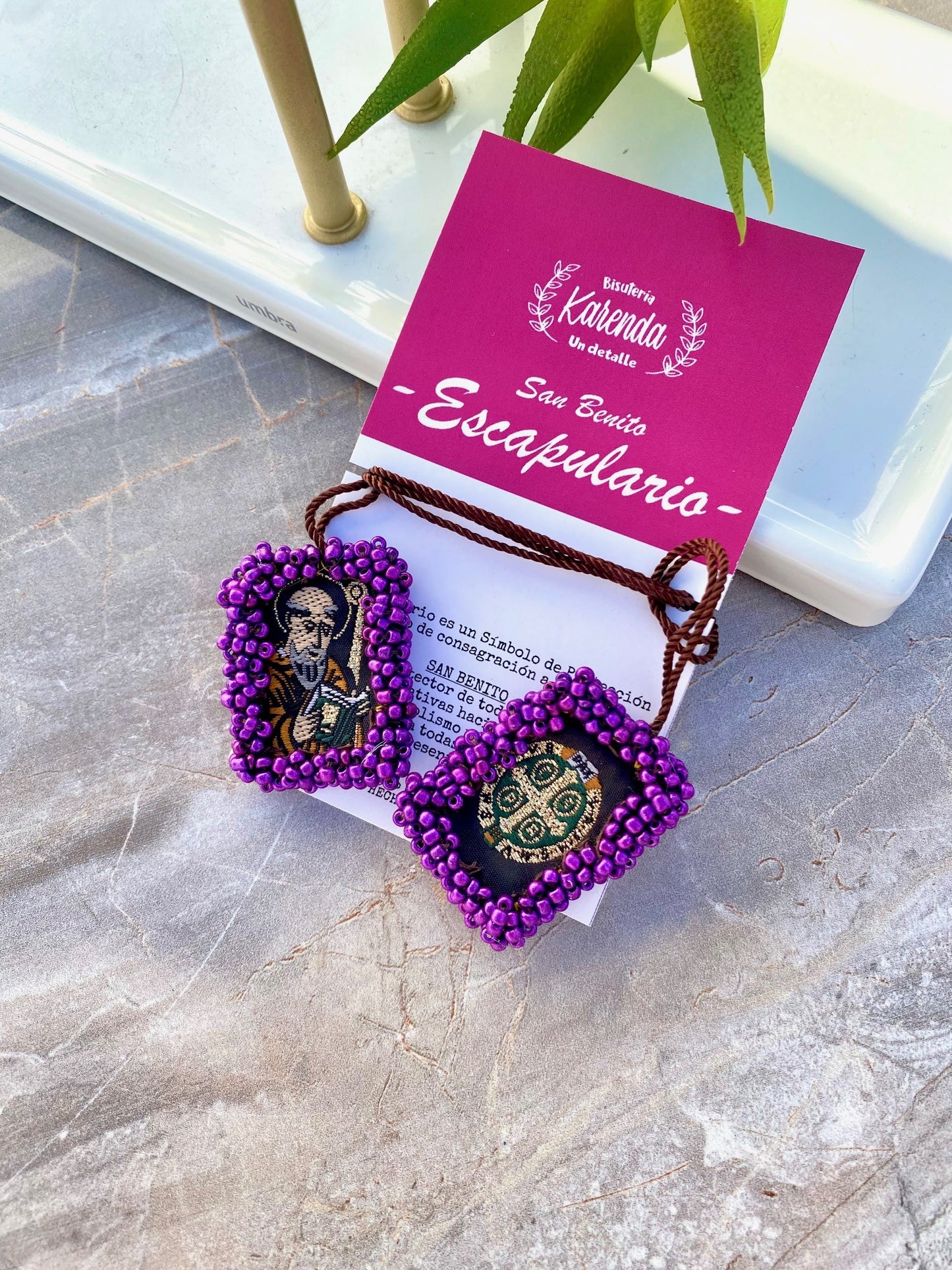 KD090490- Escapulario San Benito con Chaquira