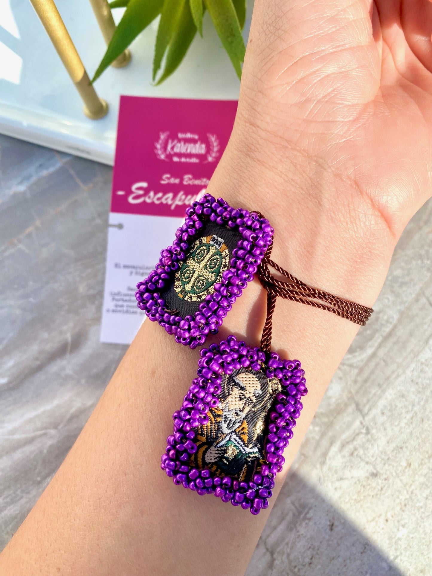 KD090490- Escapulario San Benito con Chaquira